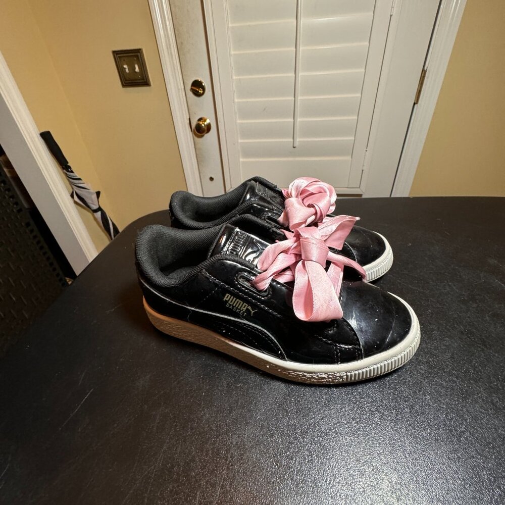 Puma basket heart patent black sneakers size 13.5 pink satin laces - Picture 3 of 11